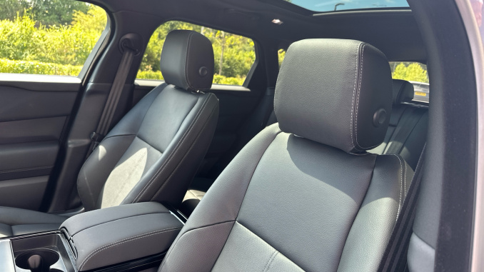 Land Rover Range Rover Velar 3.0 D300 MHEV Belgravia Edition 5dr Auto Diesel Estate - Image 37
